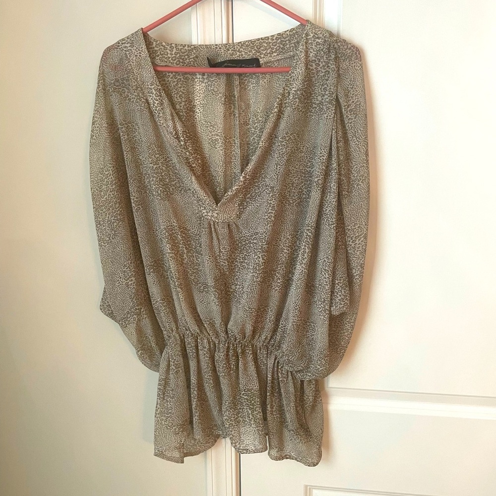 Cute leopard blouson top